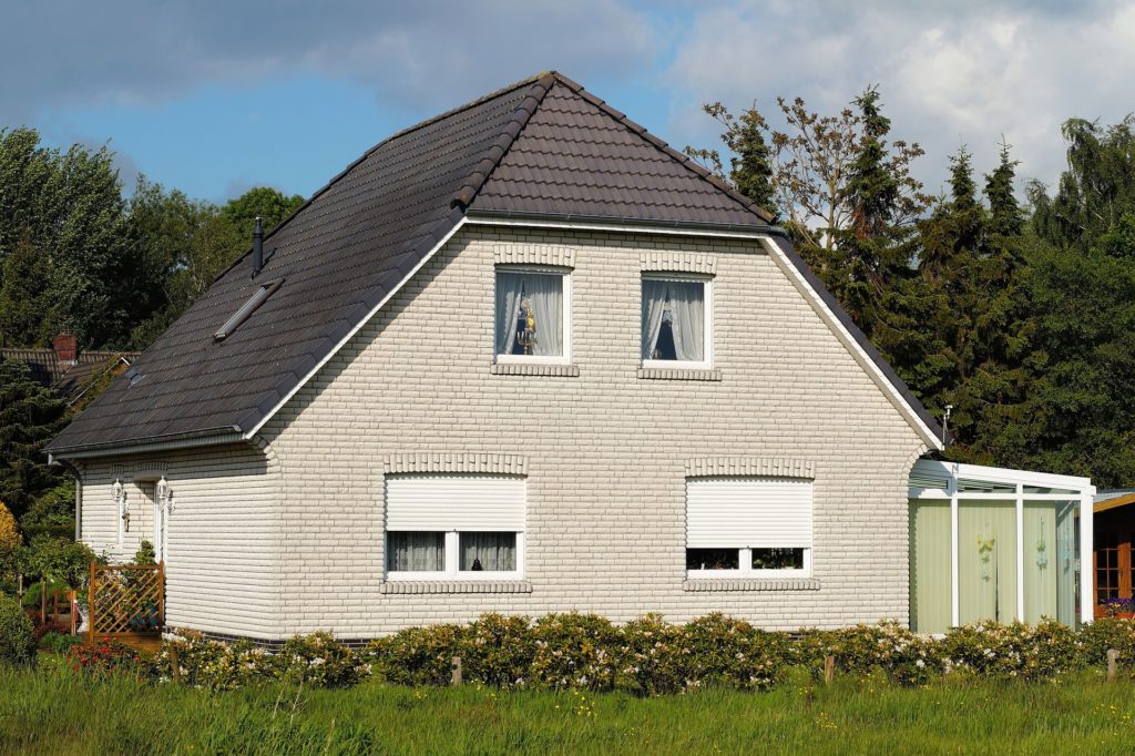 maison traditionnelle en brique